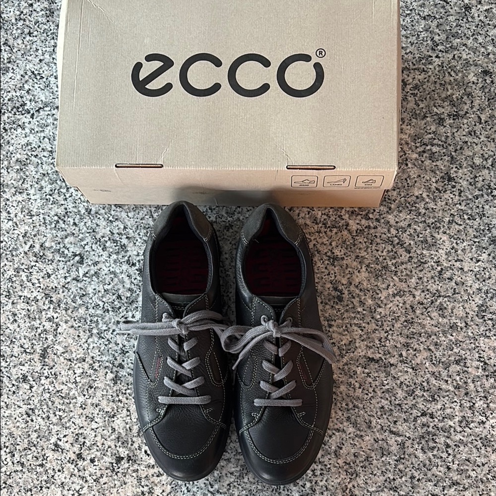 ECCO Men's Black Leather Sneakers, size 10
